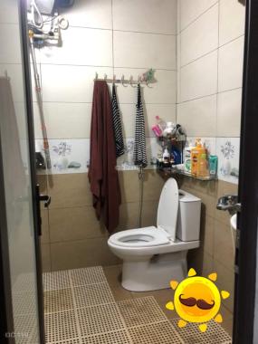 E b.án nhà 40m2, 6m ra QL5, MT 3,8m, 2 ngủ, 2 vs,1 khách,1 bếp , 2 nô gia, Q.Long Biên, giá 2,35tỷ