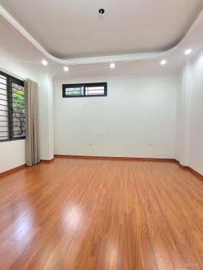 Bán Nhà Thái Thịnh 45m2 - 4 tầng - ô tô 7 tạ đỗ cửa, ngõ thông, dân trí cao chỉ 6.5 tỷ