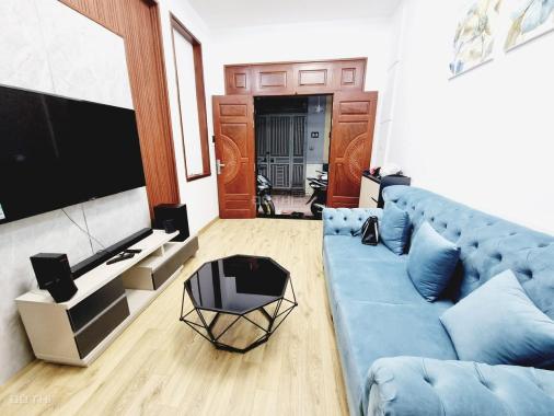 Bán Gấp Trương Định 35m 5 Tầng ngõ 3 Gác Gàn Mặt Phố Chỉ 3.7 tỷ