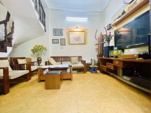 Bán gấp nhà Đống Đa, 60m2 xây 5 tầng, vỉa hè, ô tô đỗ cửa, 2 mặt tiền kinh doanh 4,85 tỷ