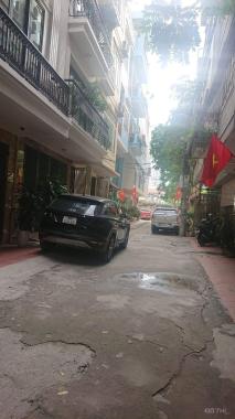 Bán Nhà phân lô Hoàng Quốc Việt, 4 tầng, ô tô vào nhà, giá 9.X tỷ
