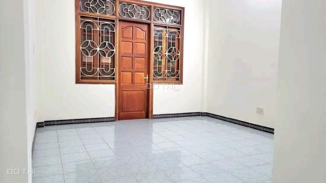 Bán Nhà phân lô Hoàng Quốc Việt, 4 tầng, ô tô vào nhà, giá 9.X tỷ