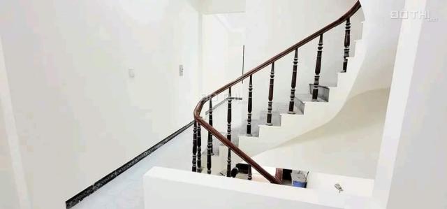 Bán Nhà phân lô Hoàng Quốc Việt, 4 tầng, ô tô vào nhà, giá 9.X tỷ