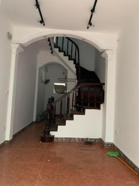 Cực hiếm! Nhà ngõ Nguyễn Khắc Hiếu, giá 3.3 tỷ, 27,5m2x2T, nhà vuông vắn