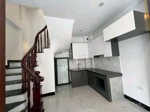 Bán nhà Thanh Am 31m , ô tô đổ cổng, cách 1 nhà ra trục ô tô tránh nhau, 30m ra mặt phố
