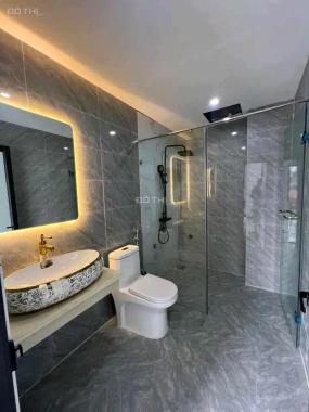 Bán nhà Thanh Am 31m , ô tô đổ cổng, cách 1 nhà ra trục ô tô tránh nhau, 30m ra mặt phố