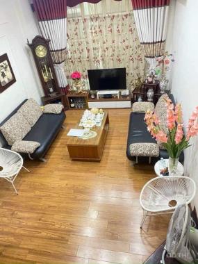 Bán nhà Phương Mai, 5 tầng, Mặt tiền 4,5m, ô tô đỗ cửa, đủ nội thất ở ngay 4,5 tỷ TL