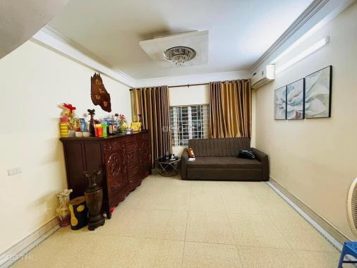 Bán nhà phố Vĩnh Phúc - Ba đình 28m 5 tầng ở ngay giá 3.5 tỉ