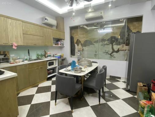Mua cho con mà con không ở, bán nhà Hào Nam mới xây 6 tầng thang máy, 45m2, 8.1 tỷ, sổ đỏ vuông