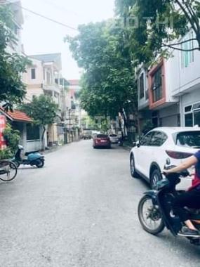 Bán nhà gần Trường Lâm 4 tầng , giá 2.6 tỷ, rẻ nhất Long Biên, dân xây, sổ chuẩn pháp lí