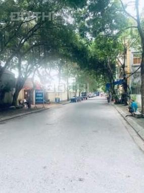 Bán nhà gần Trường Lâm 4 tầng , giá 2.6 tỷ, rẻ nhất Long Biên, dân xây, sổ chuẩn pháp lí