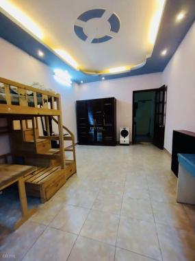 Hiếm, bán ngôi nhà nhỉnh 6 tỷ, ô tô qua đường Nguyễn Trãi, 40m, mt 4m, sổ vuông ko lỗi phong thủy.