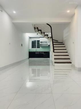 Tôi thiện chí bán nhà gần ngã tư Thái Hà, giá 9.5 tỷ, 47m2x4T, ô tô vào