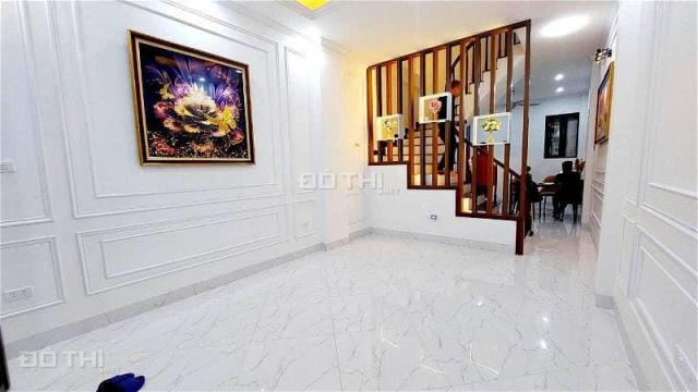Bán nhà Dân xây ở Lạc Long Quân - ô tô - 5Tầng - thửa đất vuông đẹp Nhỉnh 5 tỷ.