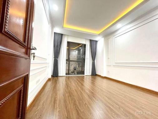 Bán nhà Dân xây ở Lạc Long Quân - ô tô - 5Tầng - thửa đất vuông đẹp Nhỉnh 5 tỷ.