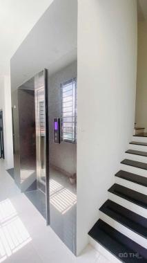 Cho thuê nhà 5 tầng có thang máy mặt tiền đườn 30/4, ninh kiều, cần thơ, cách vincom xuân khánh 50m