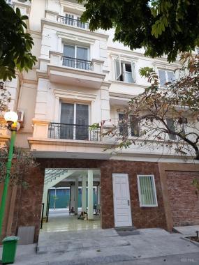 Chính chủ bán căn shophouse 2 mặt tiền. Có sẵn dòng tiền. Sổ đỏ lâu dài.