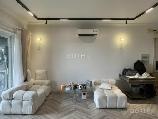 Bán cc ở 689 Lạc long quân, CĂN GÓC 2 ngủ, full nội thất cao cấp mới, SĐCC