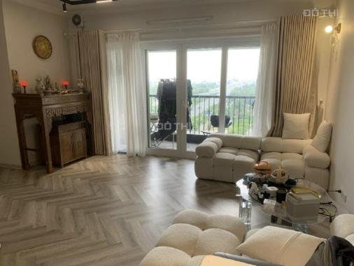 Bán cc ở 689 Lạc long quân, CĂN GÓC 2 ngủ, full nội thất cao cấp mới, SĐCC