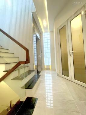 Bán nhà riêng 6 tầng, thang máy mới tại phố Huỳnh Thúc Kháng, dt 50m, giá 16.5 tỷ, bán tải vào nhà