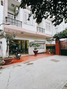 Cho thuê nhà 4 tầng mặt ngõ Kiều Sơn - Văn Cao ô tô đỗ cửa.