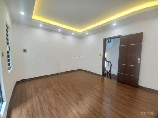 Bán nhà Nguyễn Văn Cừ, 5 Tầng đẹp lung linh - Ôto chạm cửa, 35m2 - 4.55 tỷ