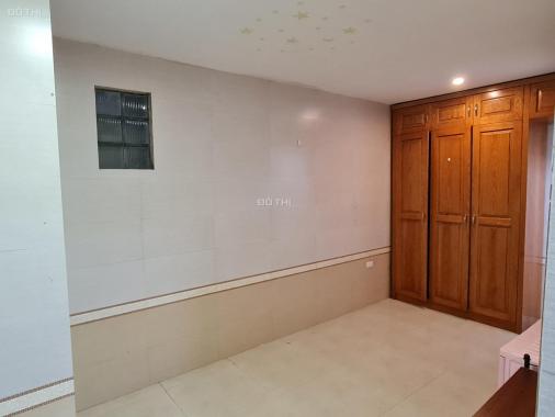 Chính chủ cần bán căn hộ tập thể tầng 1 (toà nhà 2 tầng) số 76 ngõ 364 đường Giải Phóng.