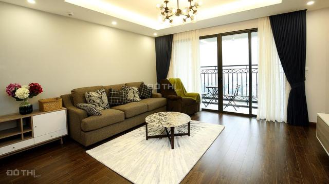 Bán căn 2 ngủ tầng cao Dleroi Soleil 88m nội thất phong cách châu âu đẹp, view Hồ Tây 7,8tỷ