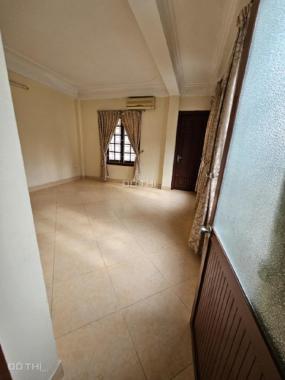 Cho thuê nhà 2 tầng x 50m2 ở Thái thịnh, oto đi qua ở làm VP, Studio, SPA