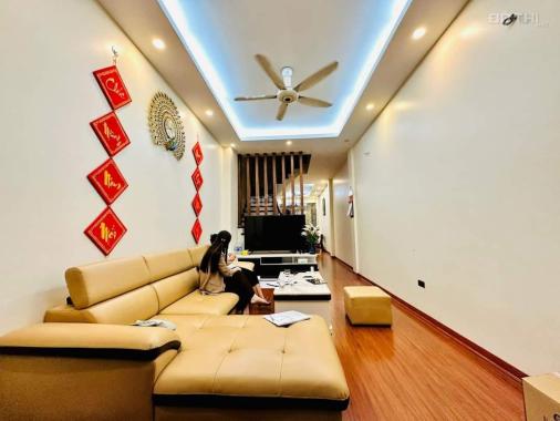 Bán nhà Hoàng Mai - Ô TÔ ĐỖ CỔNG - SÂN RỘNG MÊNH MÔNG - CHỦ TỰ XÂY CHẮC CHẮN - MẶT TIỀN ĐẸP. 42m,