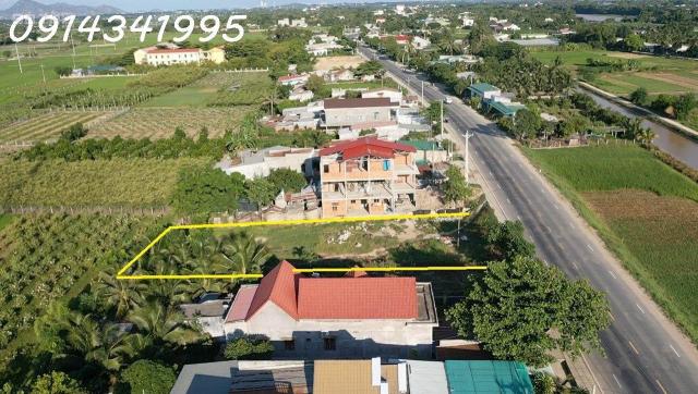 Mặt QL27 (PR - Đà Lạt); 200m tới cao tốc, DT 20x50m, sân bay Thành Sơn 5km, cách biển 12Km. (TT)