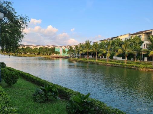 Chuyển sang Mỹ, Cô Bình cần bán căn biệt thự 620m2 view hồ, mặt đường 34m tại Sudico Nam An Khánh