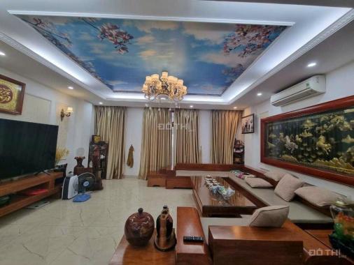 Cần bán nhà mặt phố Nguyễn Phong sắc mặt tiền 4,5m