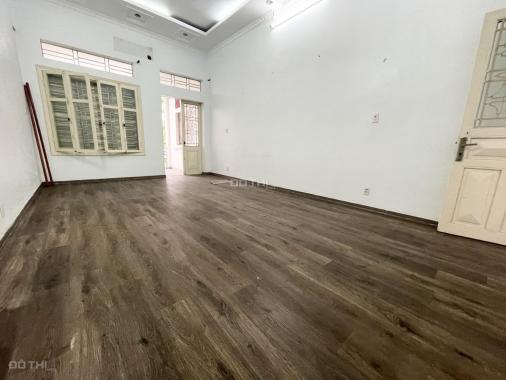 CHO THUÊ nhà mặt đường Hai Bà Trưng 68m2*3,5 tầng - hàng ăn OK chỉ 20 triệu / tháng