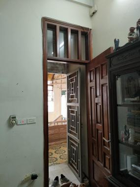 Bán gấp giá rẻ căn hộ hiếm, phố 8/3: 23m, tầng 4, mặt tiền 4m, 1.15 tỷ Hai Bà Trưng.