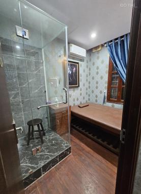 Cho thuê nhà Linh Lang 81m2 x 3,5 tầng làm Bar, Massa, SPA, nhà hàng