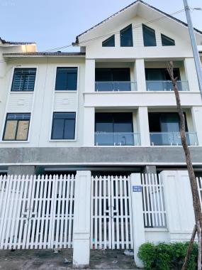 Bán nhanh nhà vườn 120m2 sẵn sổ hồng, giá 12 tỷ cả nhà , lh 0922 106 999