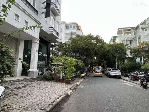 Bán nhà phố xây tự do thuận tiện kinh doanh ở trung tâm Phú Mỹ Hưng