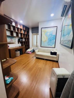 Cho thuê nhà sàn gỗ xịn - Hẻm xe hơi Nguyễn Đình Chiểu, Quận 3