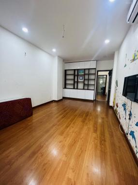 Cho thuê nhà sàn gỗ xịn - Hẻm xe hơi Nguyễn Đình Chiểu, Quận 3