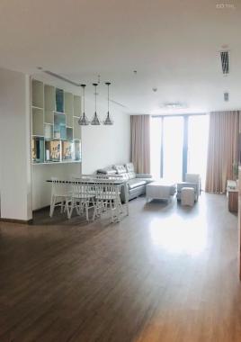 Bán căn hộ 108M 3PN tầng 26. View Hồ & CV. Giá 8.2 tỷ. LH: 0936031229