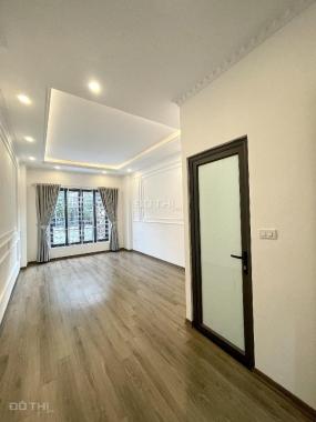 Bán nhà mới, ở ngay Ngọc Hà, Ba Đình, dt: 35m2, giá 6 tỷ 850