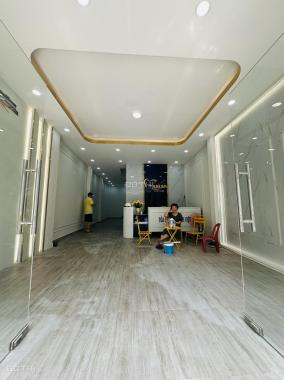 Cho thuê nhà mới xây mặt tiền đường Lý Chính Thắng, Quận 3