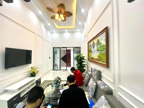 Nhà đẹp Hoàng Mai, Gần phố gần chợ, ngõ thông tứ tung dt 37m2 giá 3.8 tỷ