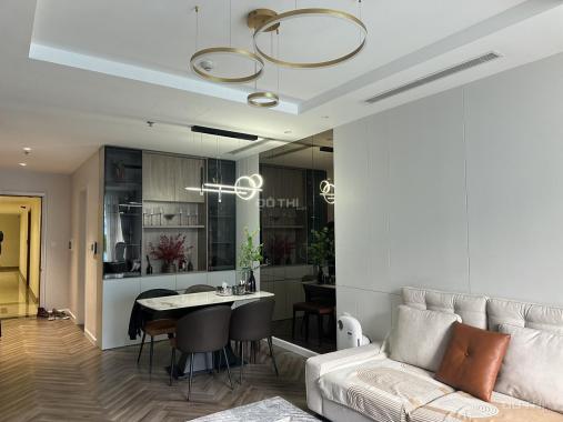 Cho thuê căn hộ 2 phòng ngủ siêu đẹp Vinhomes Nguyễn Chí Thanh, đủ nội thất vào ở luôn.