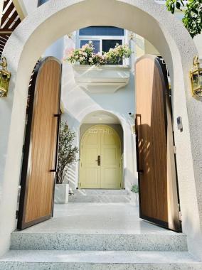 Biệt thự đẹp Phú Mỹ Hưng, đối diện khu Midtonw nhà đẹp 4 phòng ngủ. Cho thuê 49tr/tháng