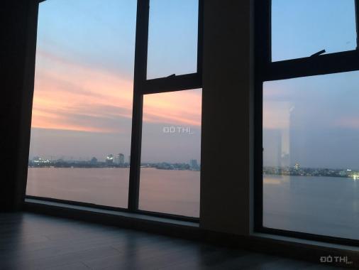 CHính chủ bán nhanh căn 3 ngủ Sun Grand City nội thất đẹp lung linh view trực diện Hồ Tây 18,5 tỷ