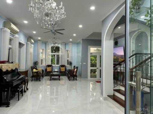 Cần bán Biệt thự đơn lập Phú Gia 350m2, đường Hà Huy Tập, Quận 7