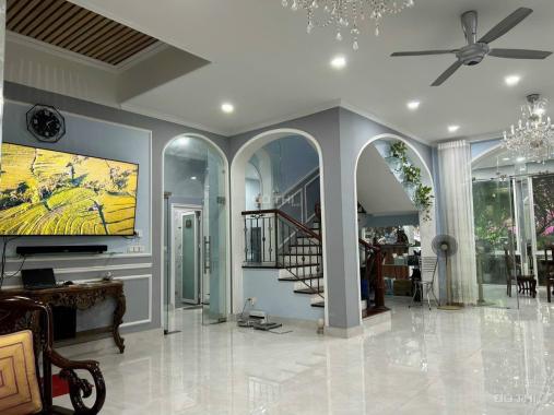 Cần bán Biệt thự đơn lập Phú Gia 350m2, đường Hà Huy Tập, Quận 7