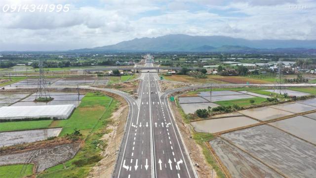 Nút giao cao tốc Ninh Thuận. Mặt đường QL27A, 20x50m sân bay Thành Sơn 5km, QL1 6km, 12km tới biển